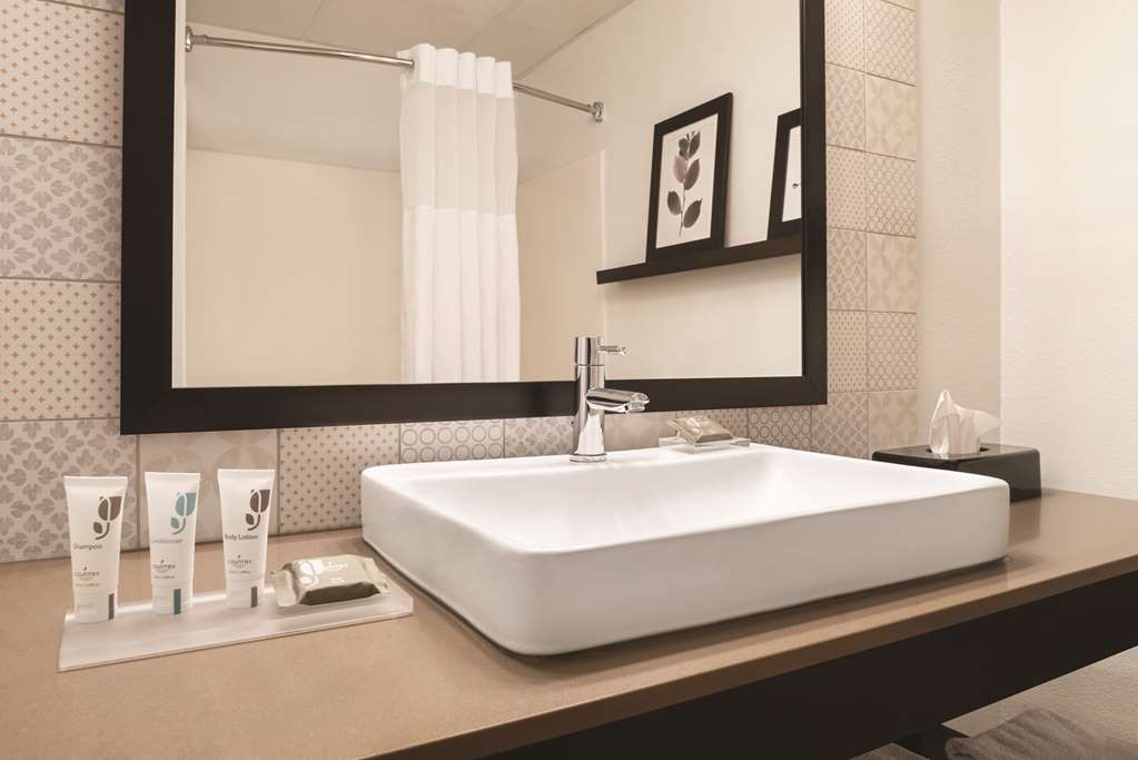 Country Inn & Suites Marinette - thumb 5