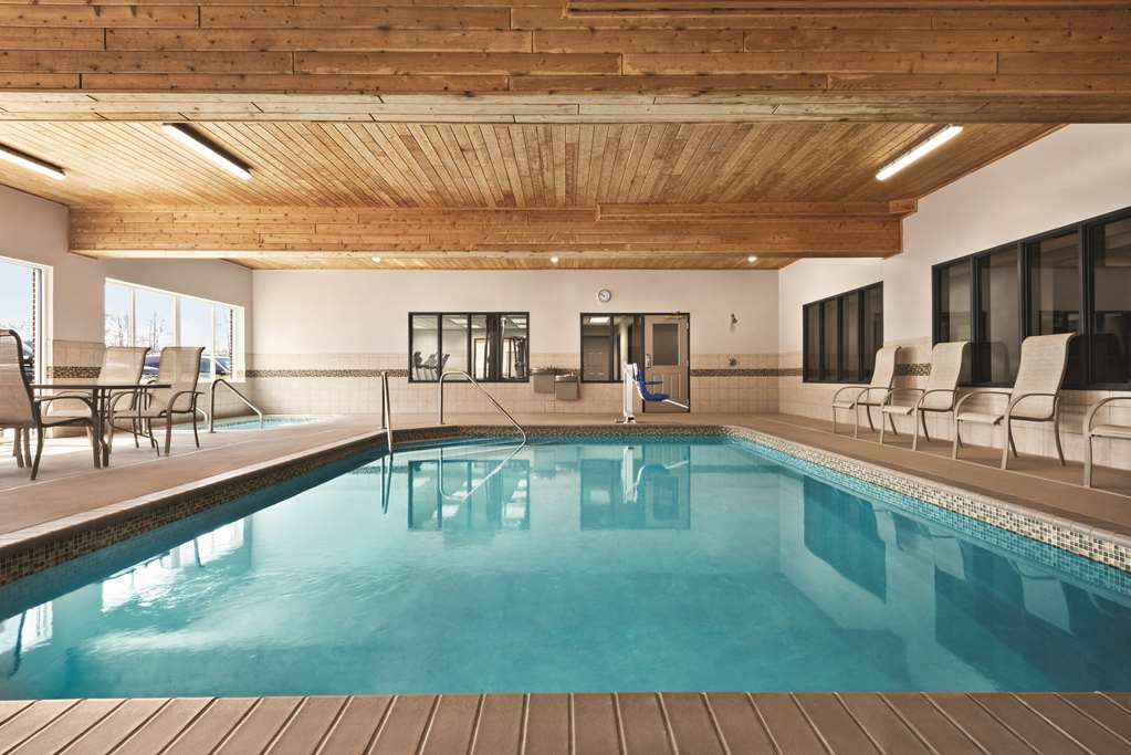 Country Inn & Suites Marinette - thumb 6