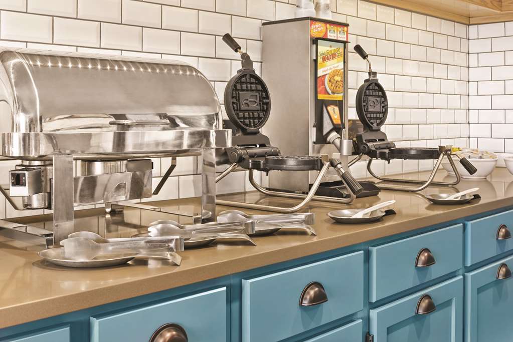 Country Inn & Suites Marinette - thumb 9