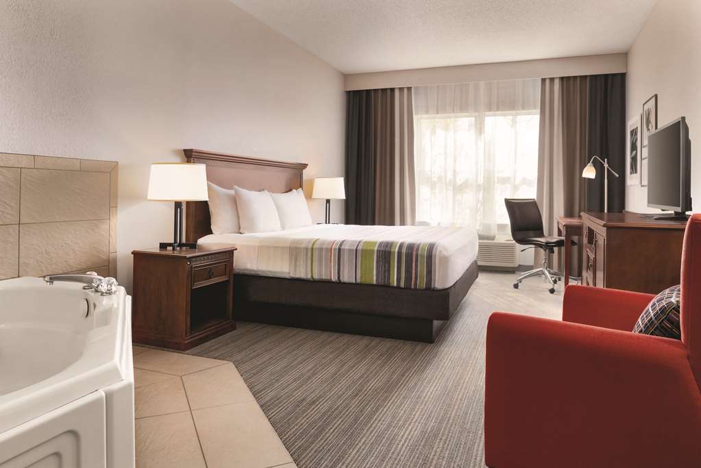 Country Inn & Suites Marinette - thumb 14