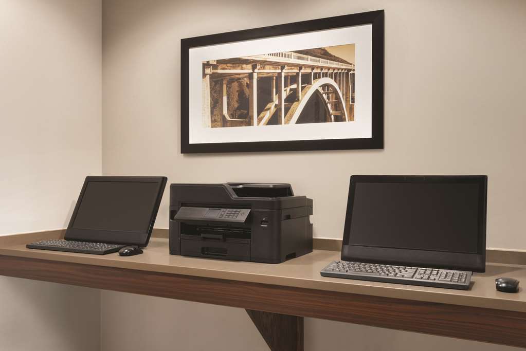 Country Inn & Suites Marinette - thumb 17