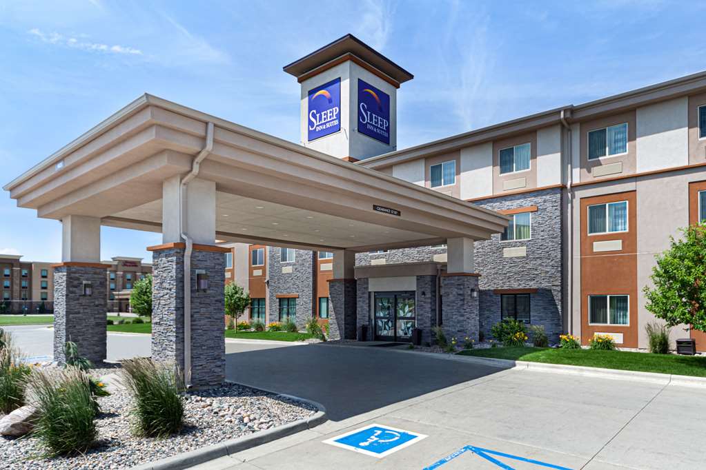 Sleep Inn & Suites - thumb 1