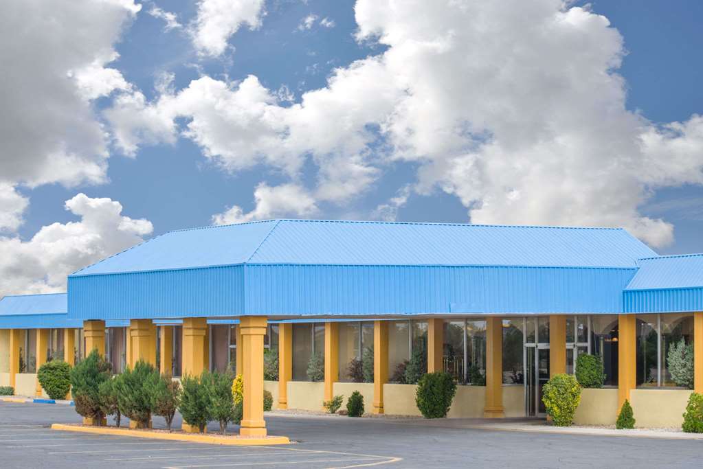 Days Inn & Suites Clovis - thumb 1