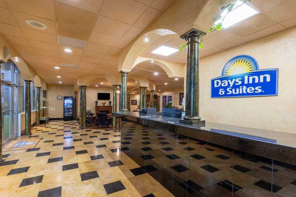 Days Inn & Suites Clovis - thumb 2