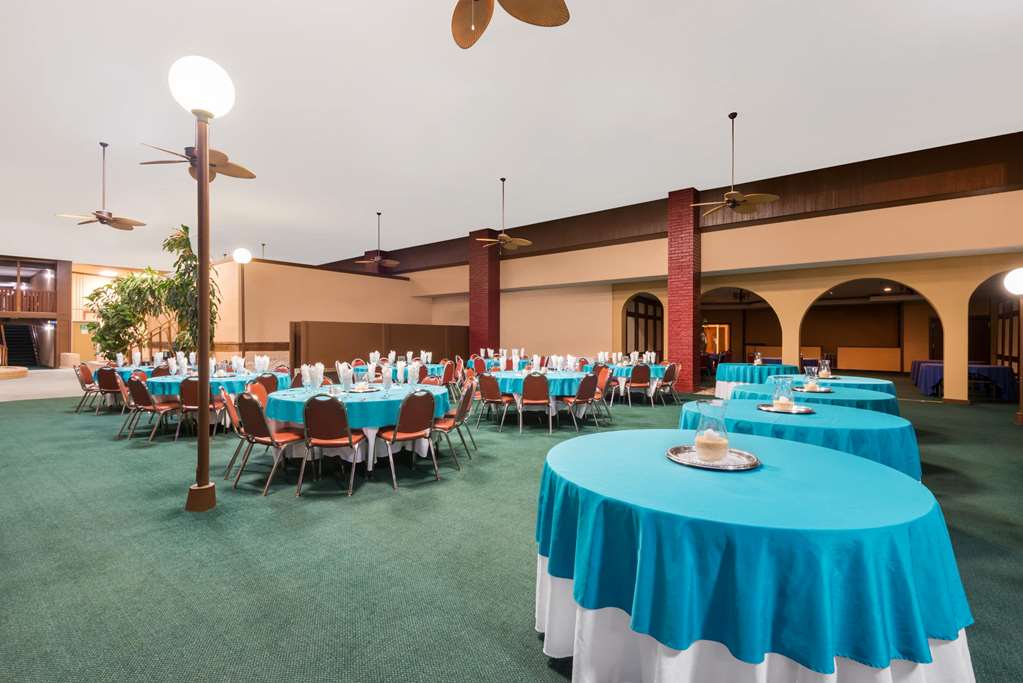 Days Inn & Suites Clovis - thumb 7