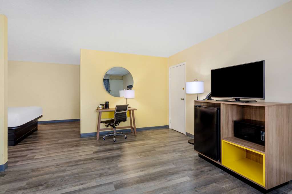 Days Inn & Suites Clovis - thumb 11