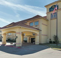 La Quinta Inn  Suites Alvarado - Accommodation Ohio