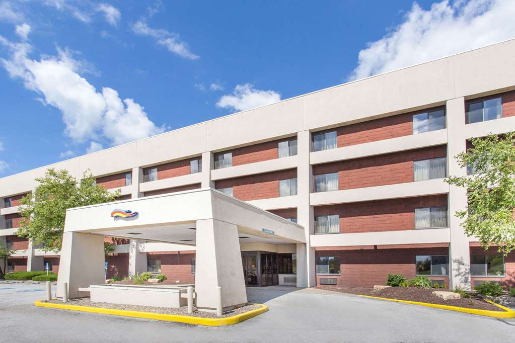 Baymont Inn & Suites Davenport - thumb 0