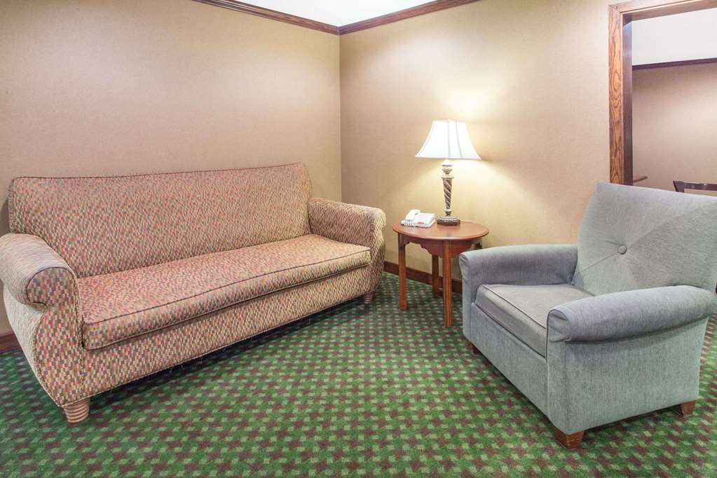Baymont Inn & Suites Davenport - thumb 1
