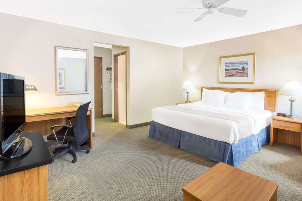Baymont Inn & Suites Davenport - thumb 2