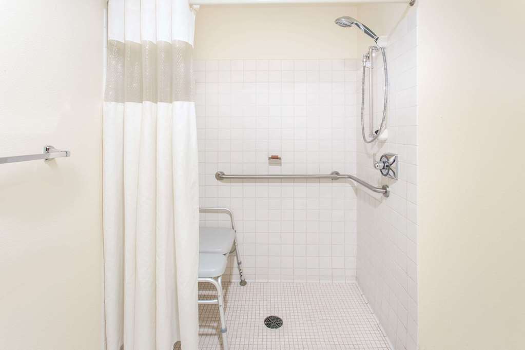 Baymont Inn & Suites Davenport - thumb 4