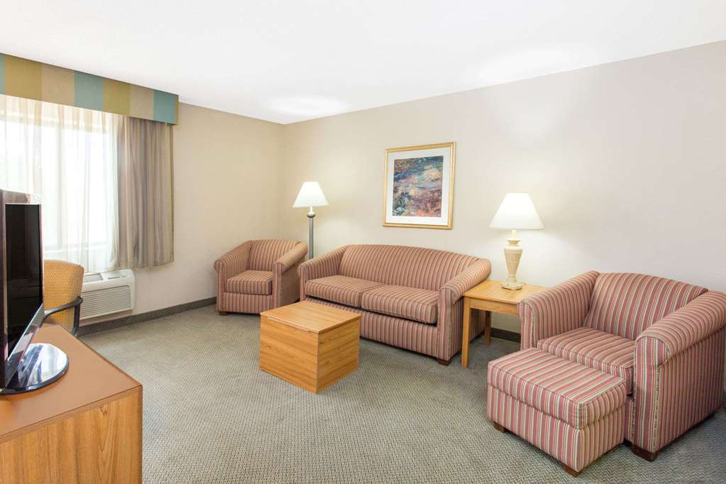 Baymont Inn & Suites Davenport - thumb 5