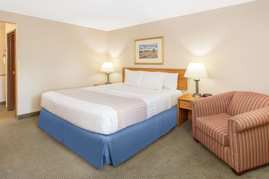 Baymont Inn & Suites Davenport - thumb 6
