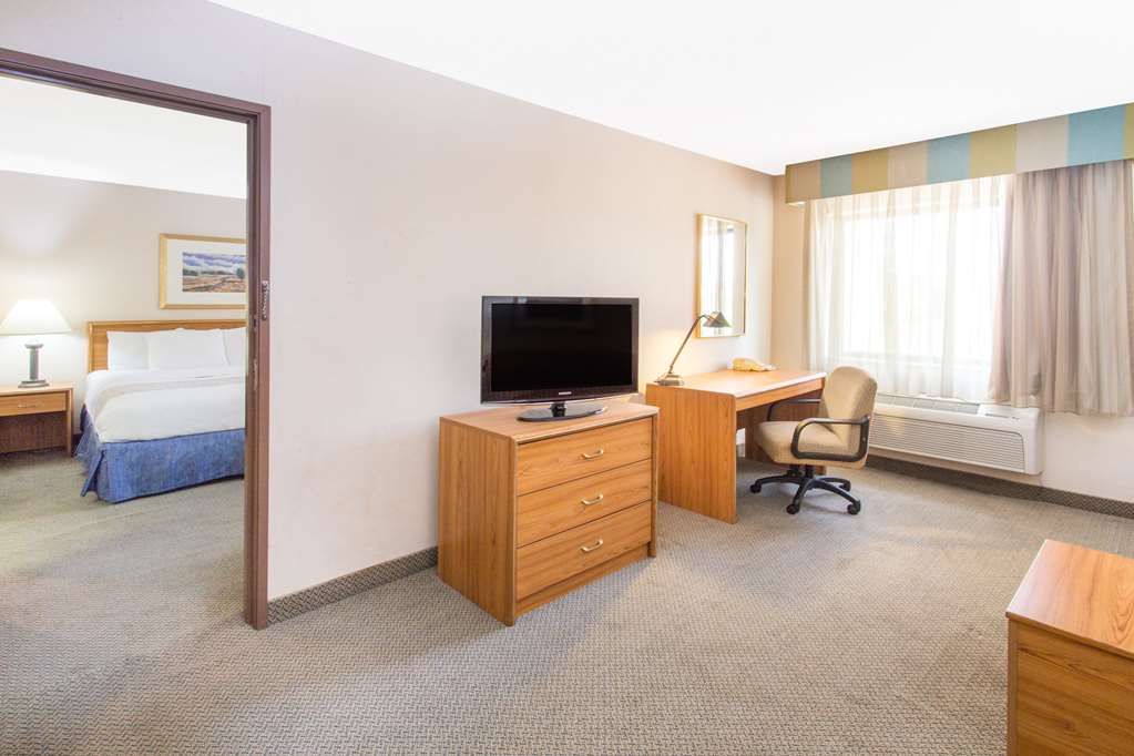 Baymont Inn & Suites Davenport - thumb 7