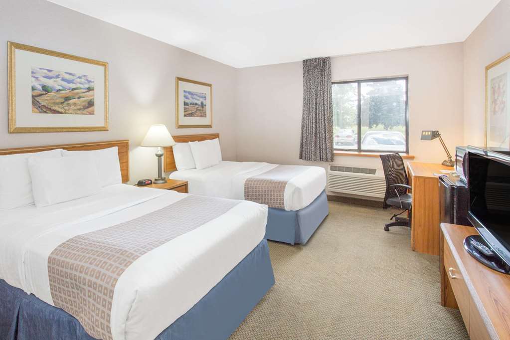 Baymont Inn & Suites Davenport - thumb 8