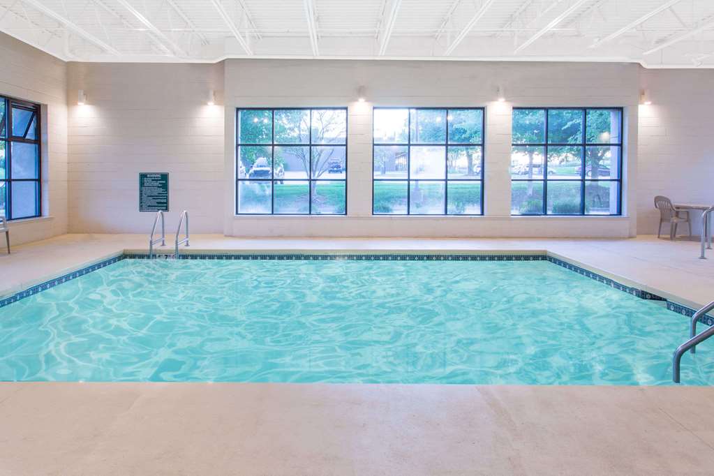 Baymont Inn & Suites Davenport - thumb 12