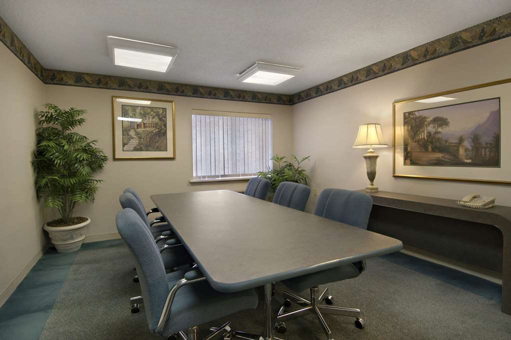 Baymont Inn & Suites Davenport - thumb 14
