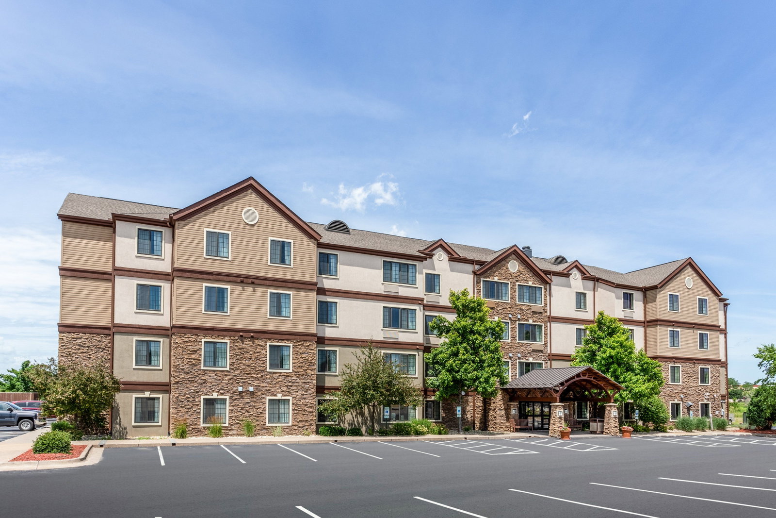Staybridge Suites - thumb 2