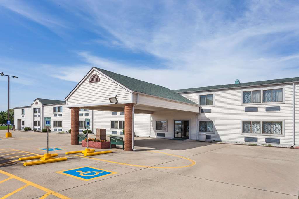 Baymont Inn & Suites Decatur - thumb 1