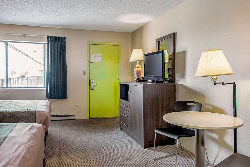 Econo Lodge - thumb 7