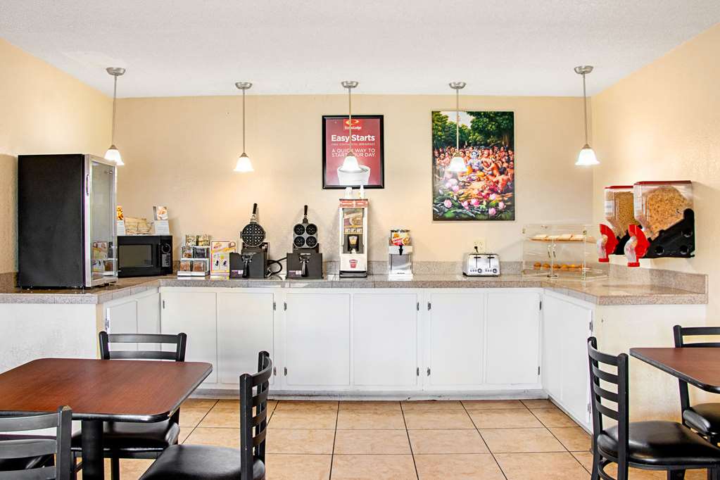 Econo Lodge - thumb 16