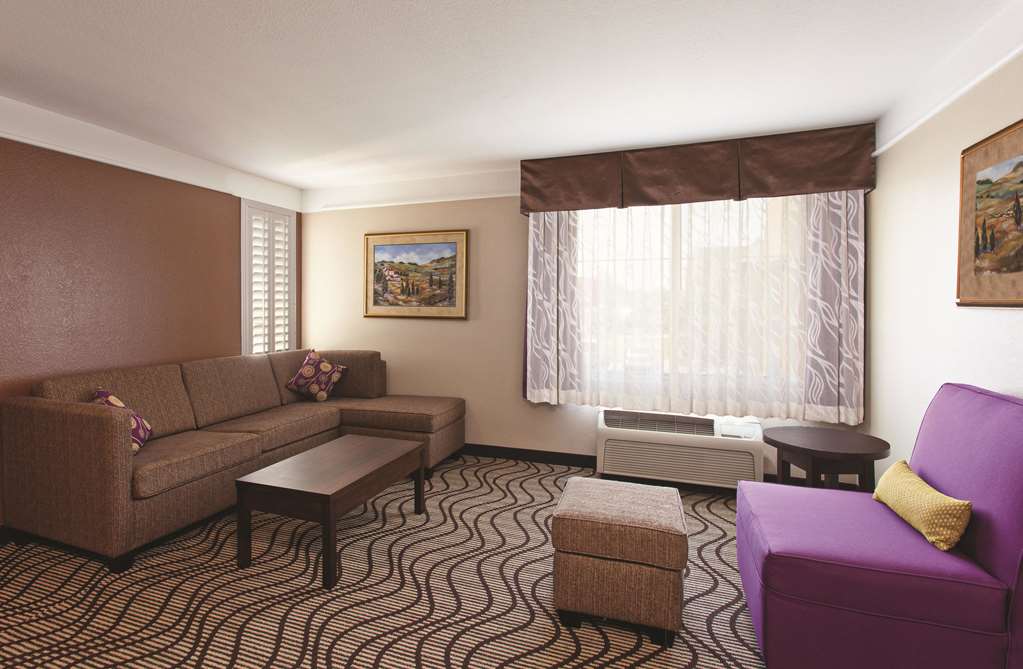 La Quinta Inn & Stes Hesperia - thumb 13