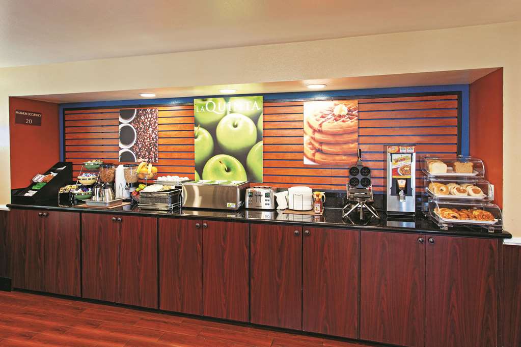 La Quinta Inn & Stes Hesperia - thumb 17