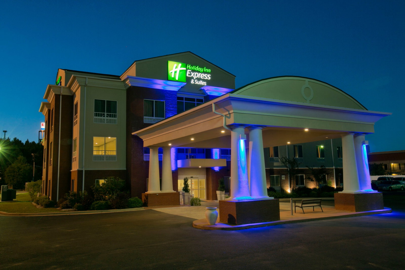 Holiday Inn Express Hotel & Suites - thumb 1