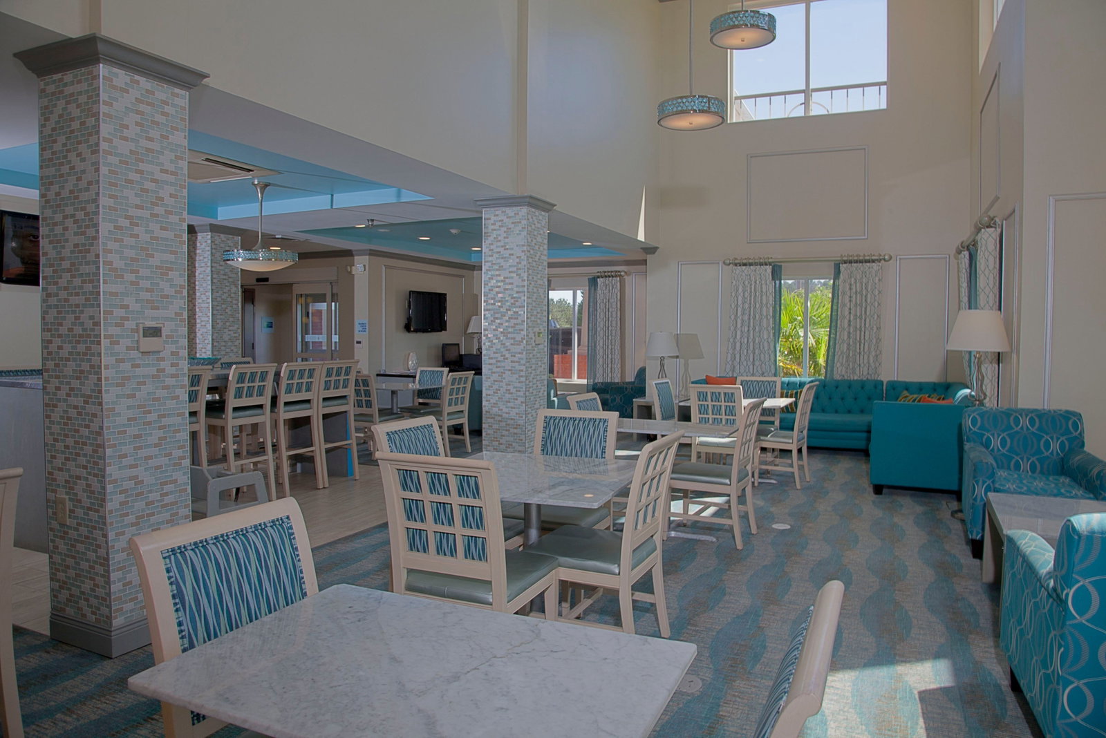 Holiday Inn Express Hotel & Suites - thumb 3