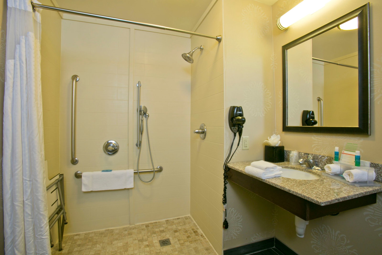 Holiday Inn Express Hotel & Suites - thumb 7