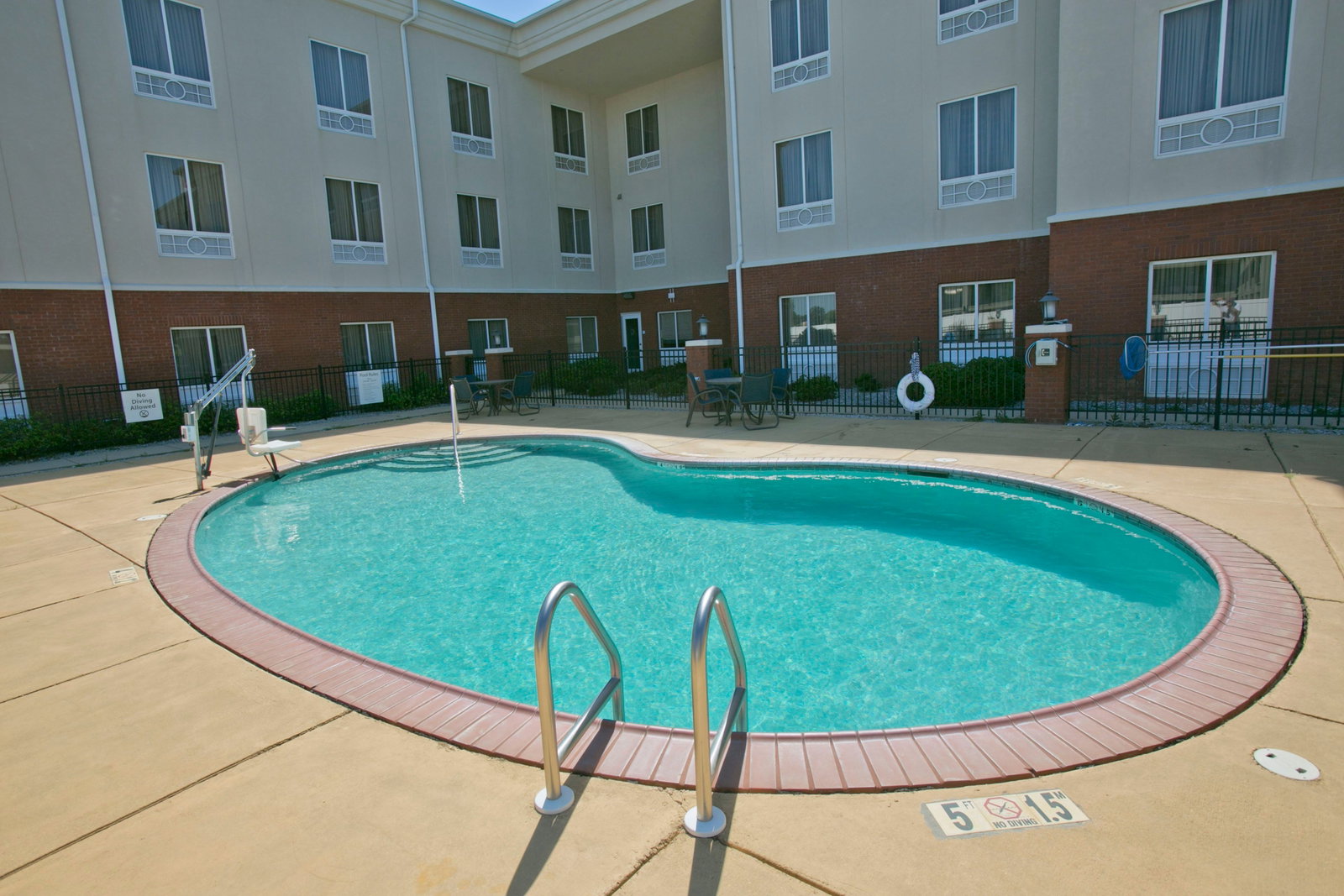 Holiday Inn Express Hotel & Suites - thumb 10