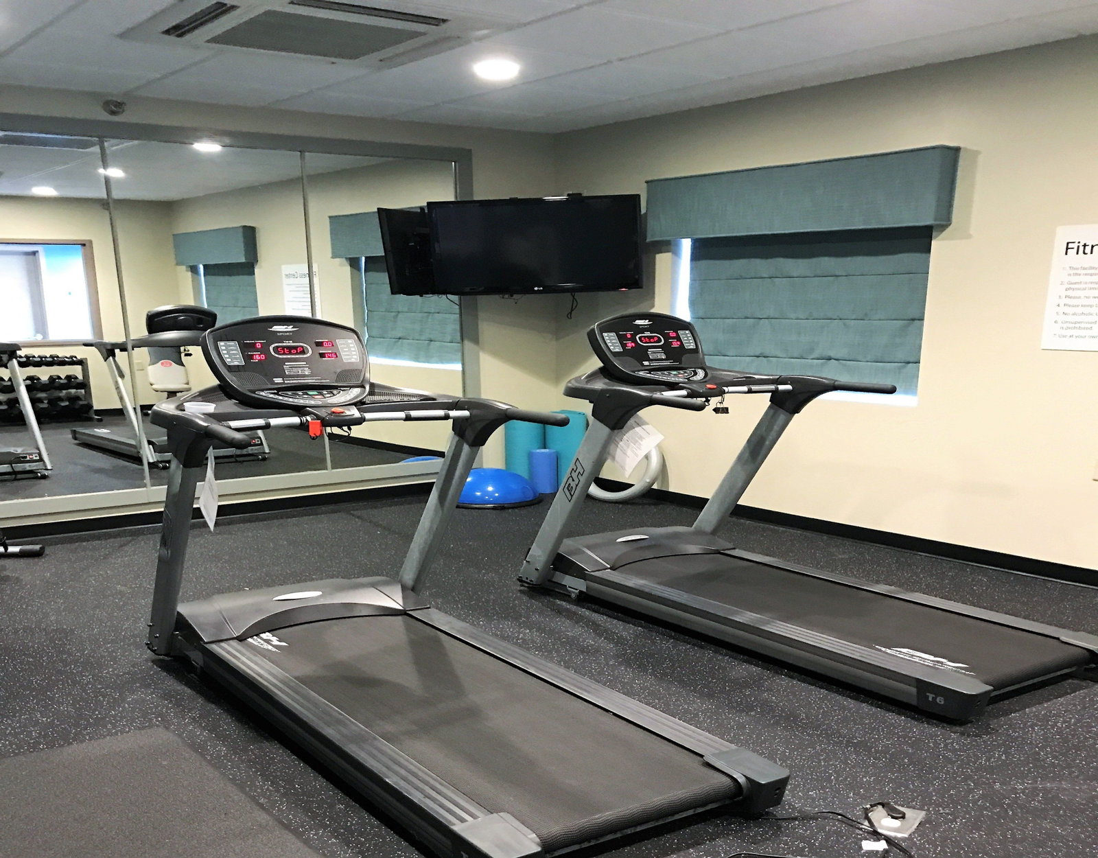 Holiday Inn Express Hotel & Suites - thumb 17