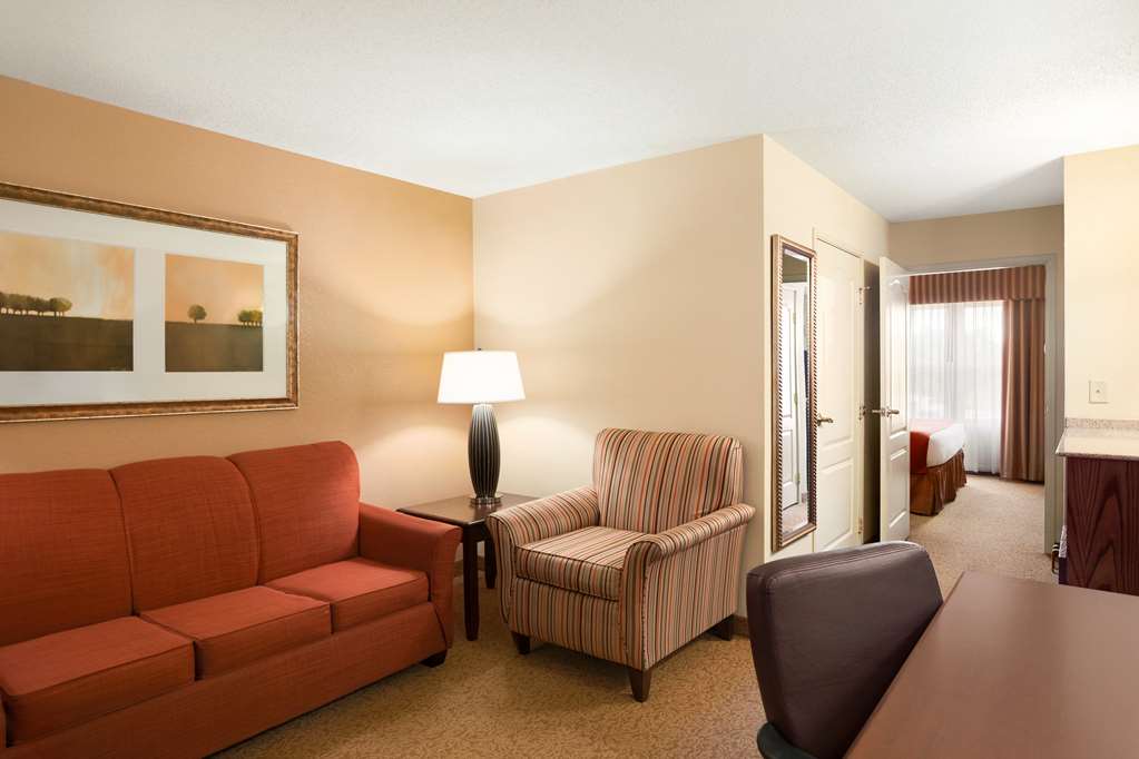 Country Inn & Suites Lexington Park - thumb 7