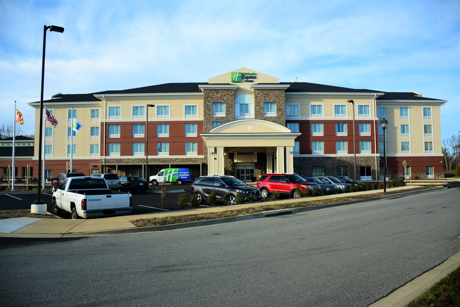 Holiday Inn Express & Suites - thumb 2