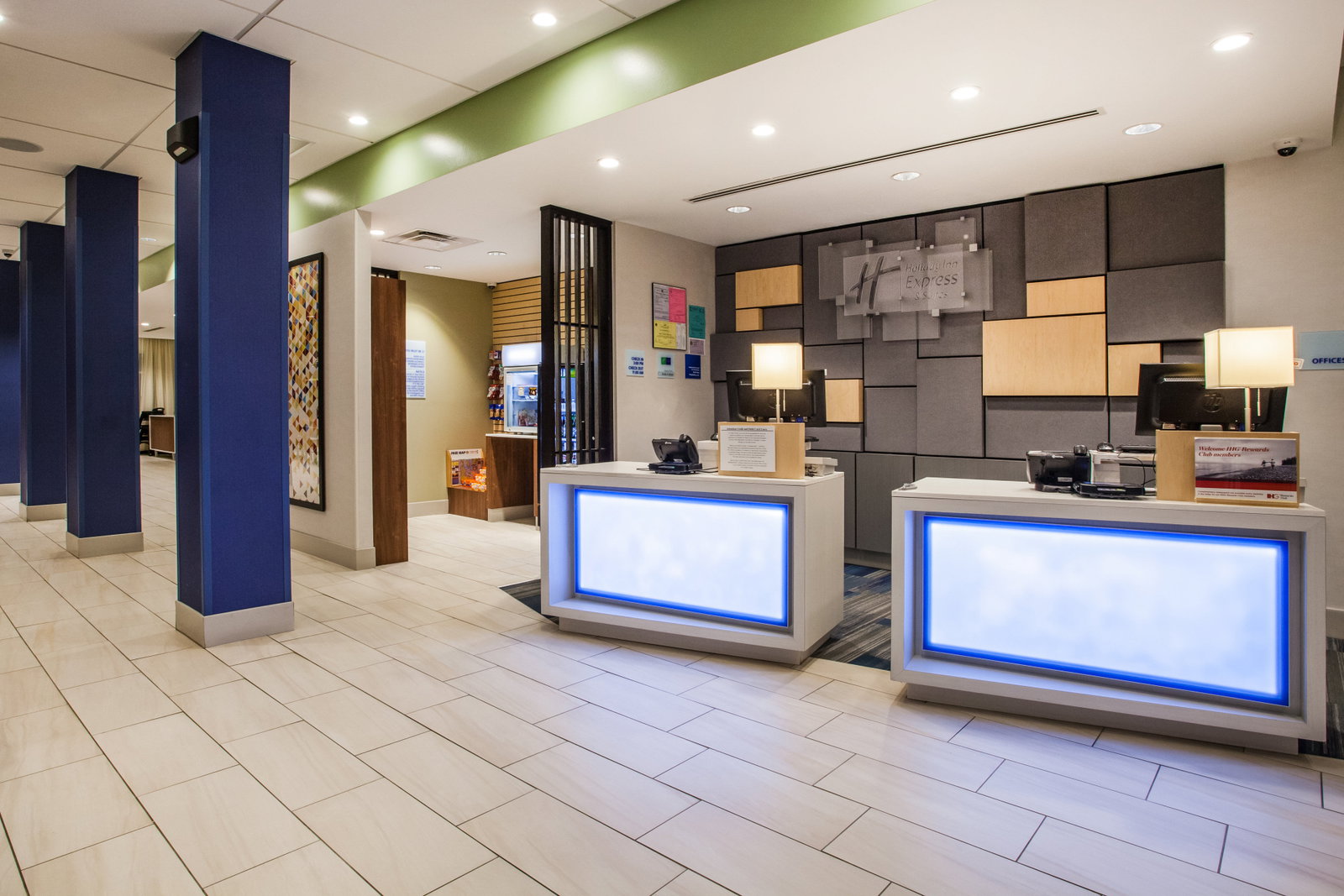 Holiday Inn Express & Suites - thumb 5