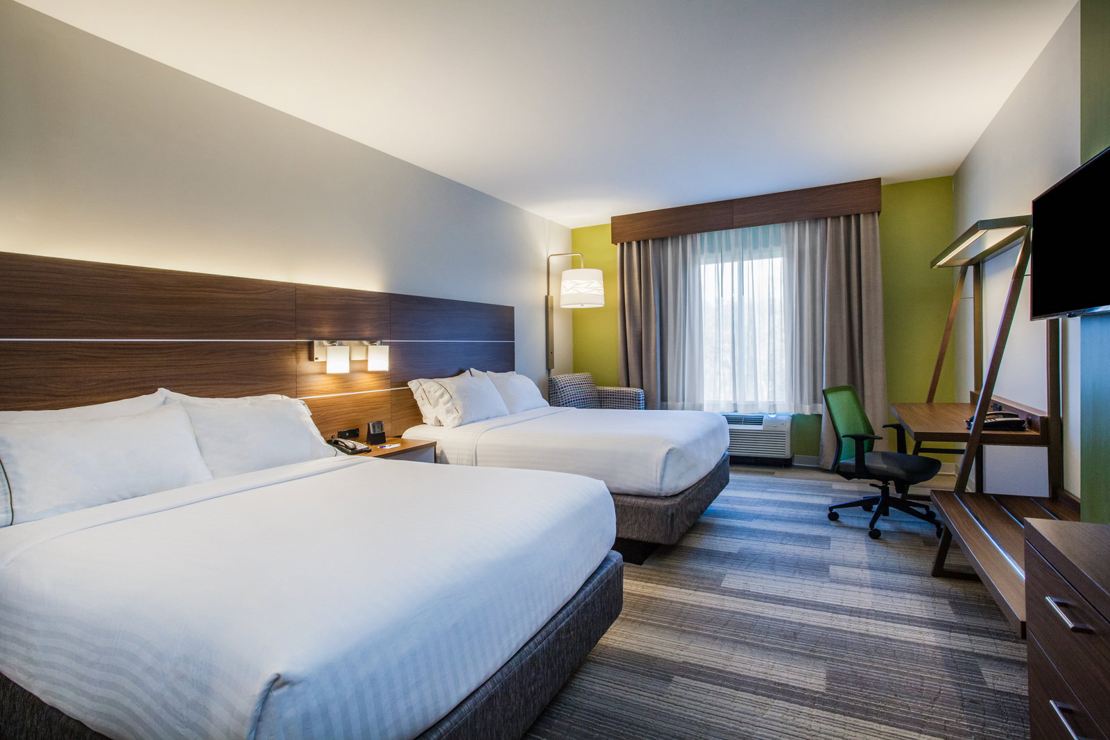 Holiday Inn Express & Suites - thumb 7