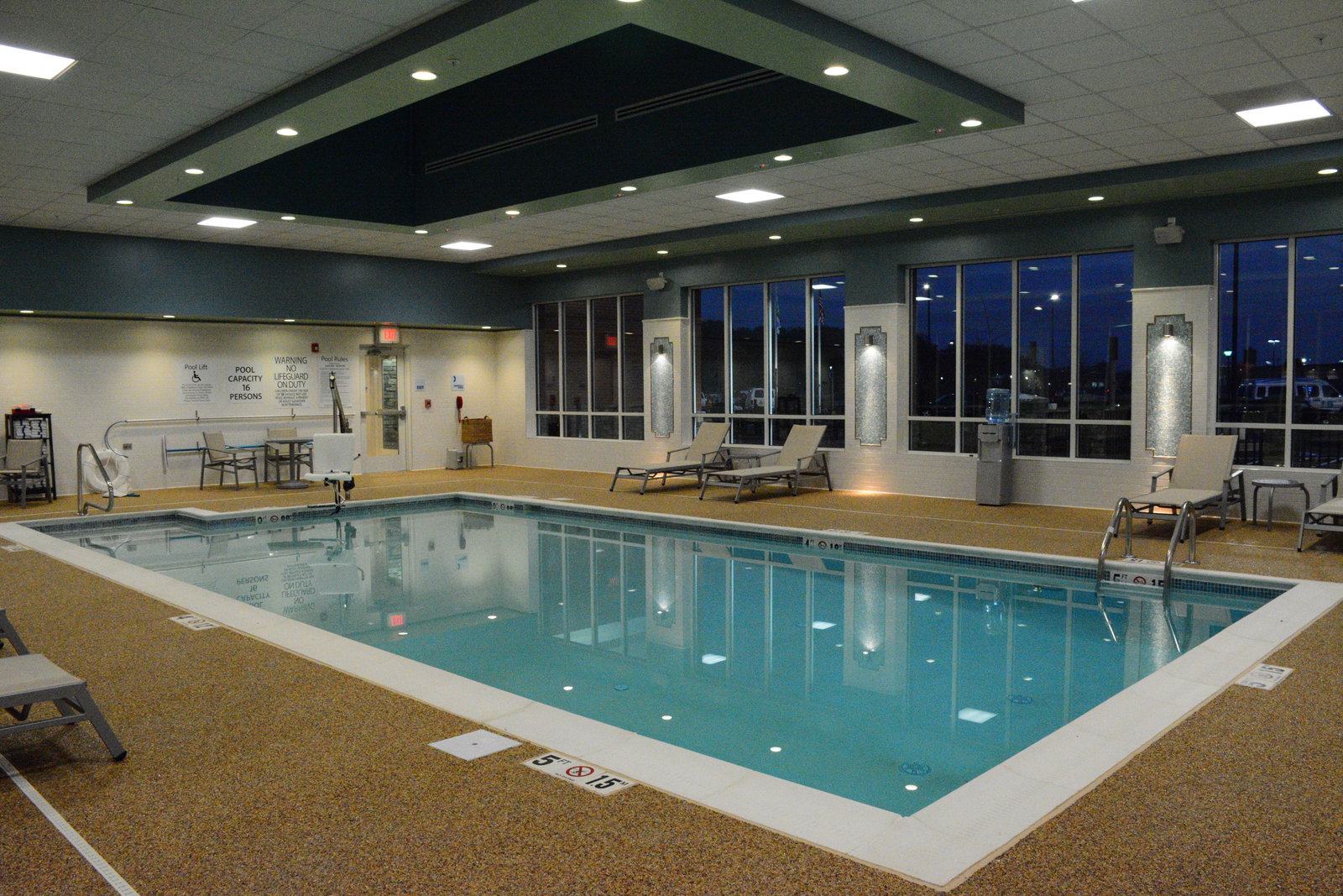 Holiday Inn Express & Suites - thumb 8