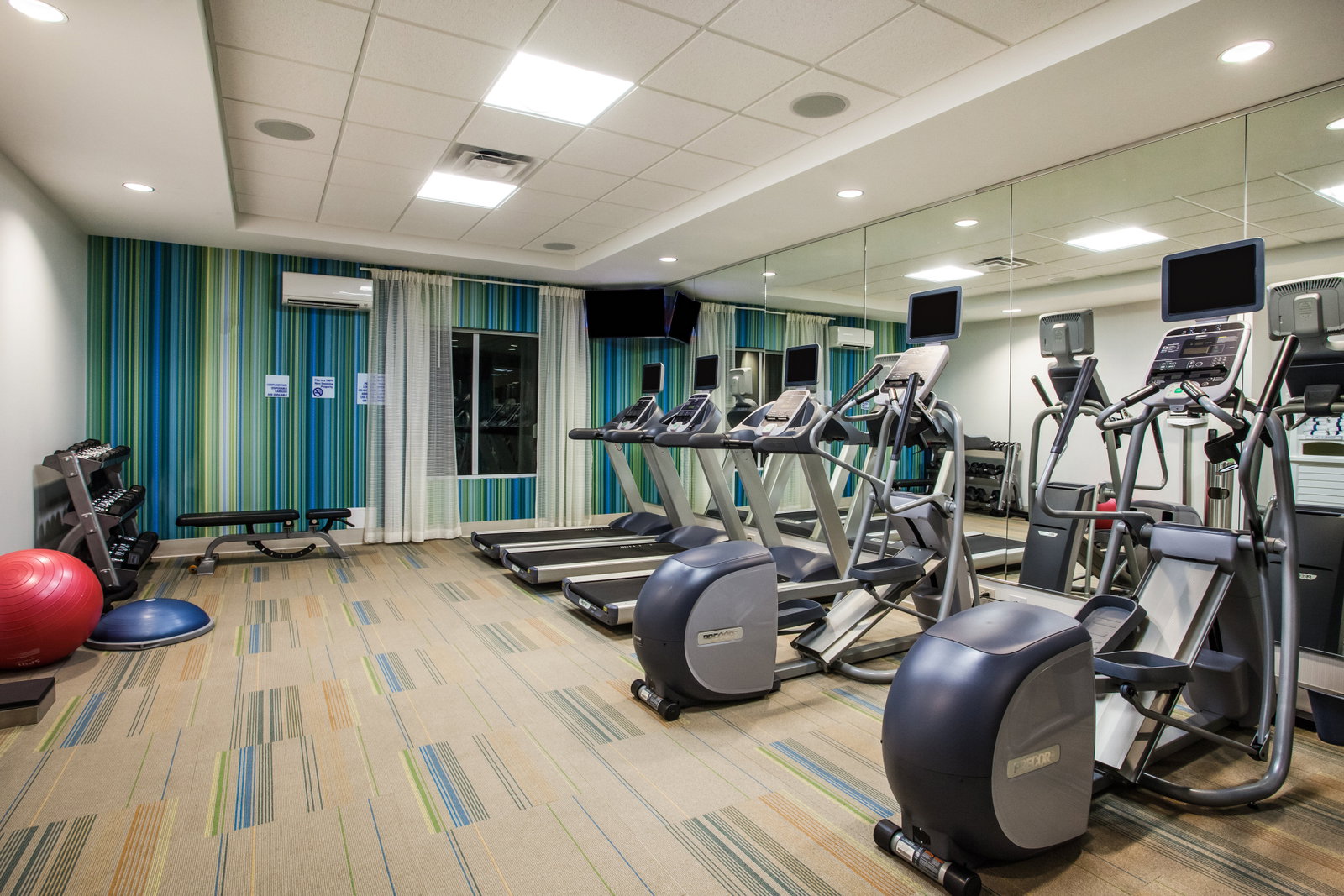Holiday Inn Express & Suites - thumb 14