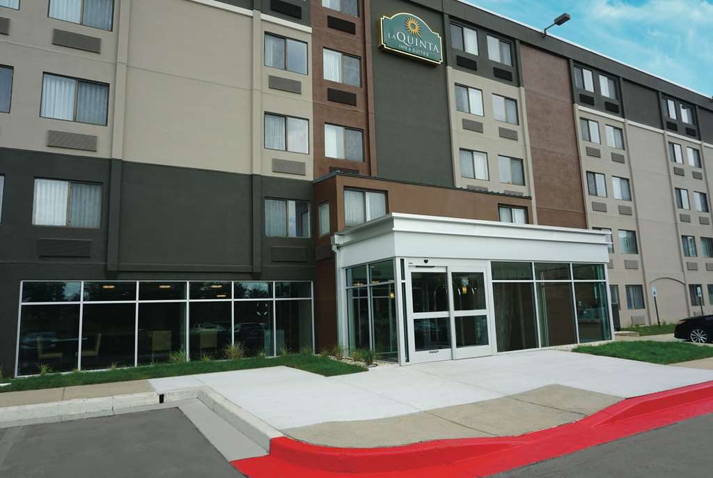 La Quinta Inn & Suites Baltimore North - thumb 0