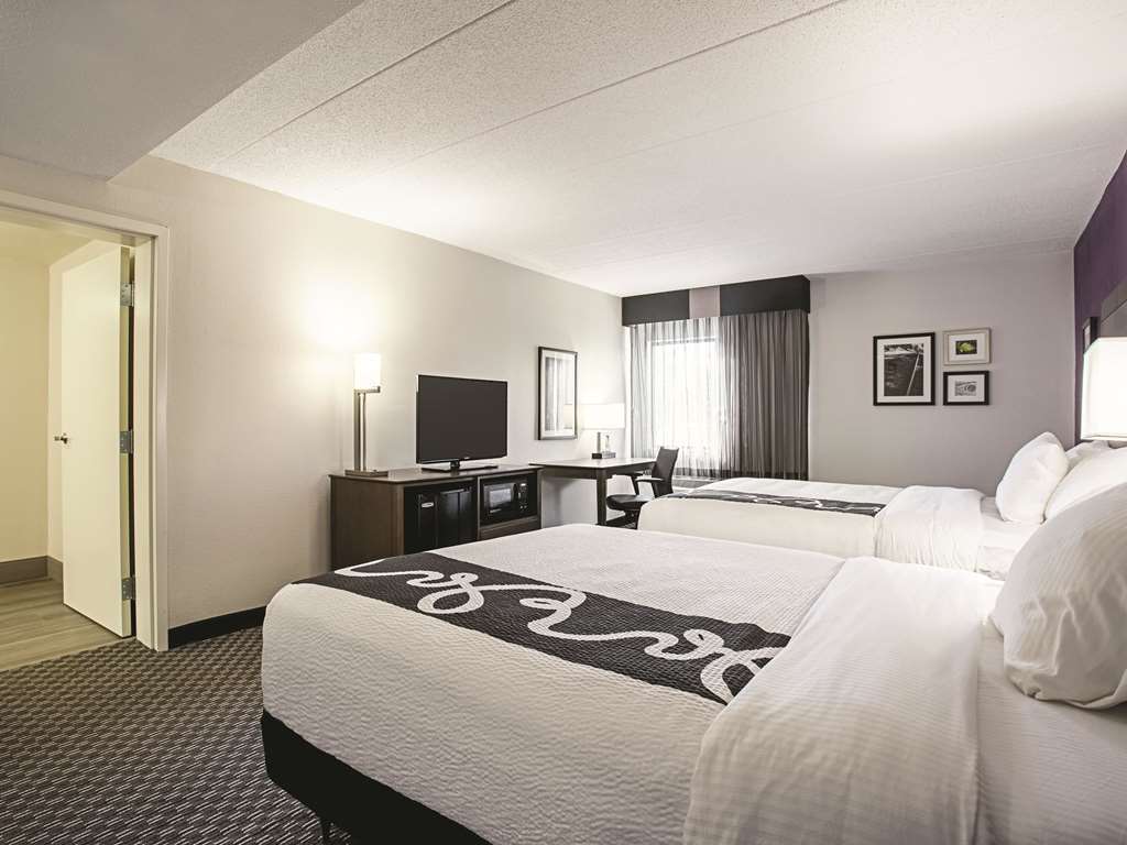 La Quinta Inn & Suites Baltimore North - thumb 6