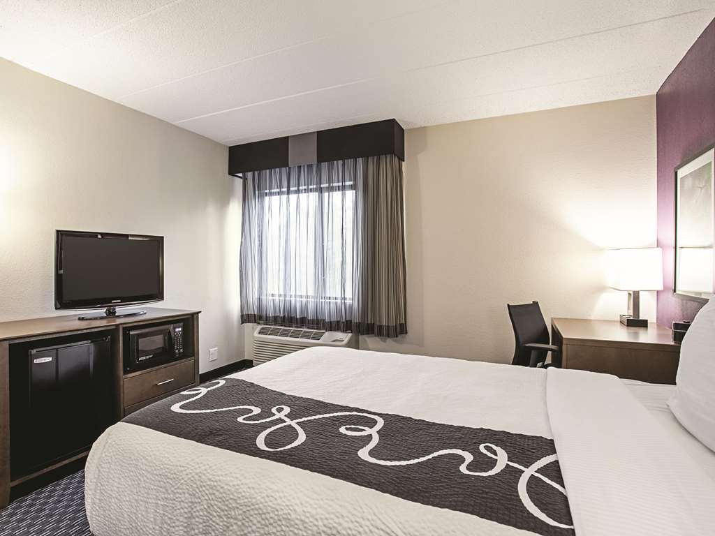 La Quinta Inn & Suites Baltimore North - thumb 8