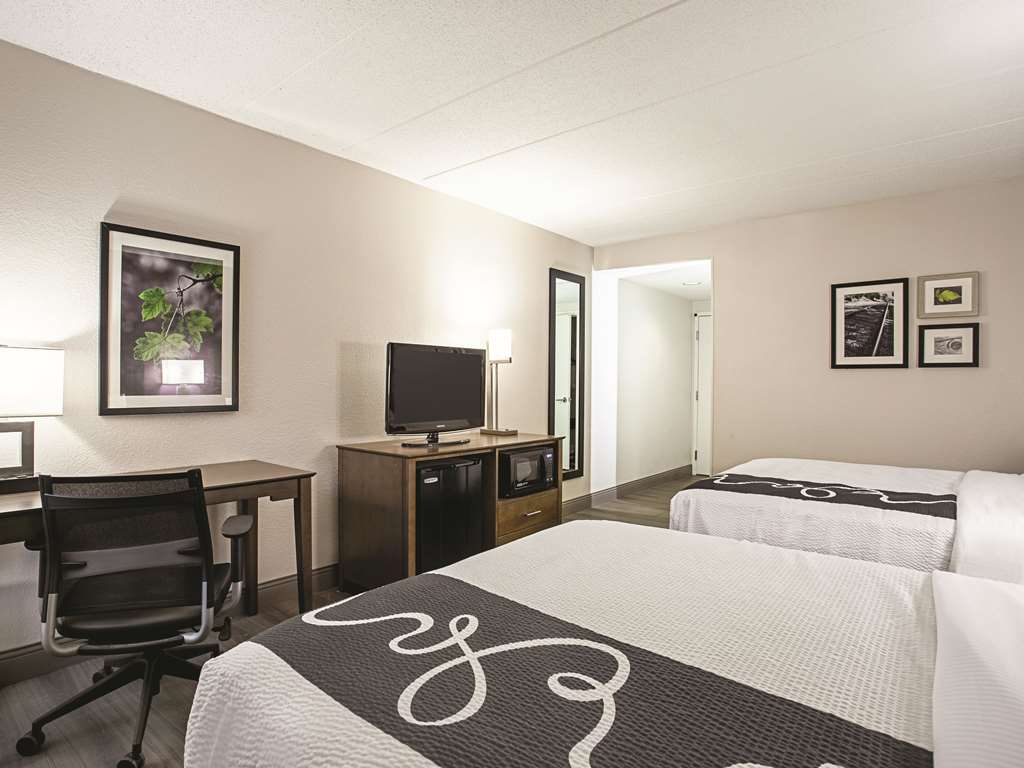 La Quinta Inn & Suites Baltimore North - thumb 10