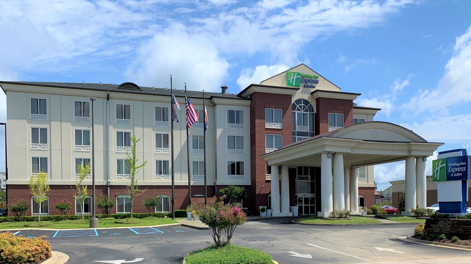 Holiday Inn Express & Suites Tuscaloosa- - thumb 0