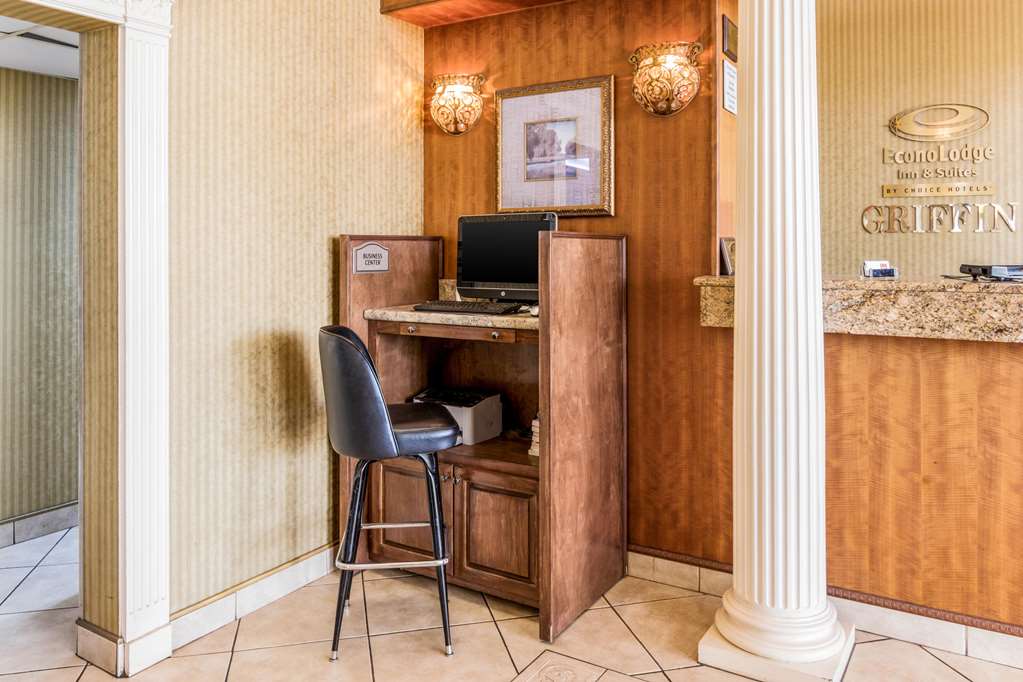 Econo Lodge Inn & Suites - thumb 16