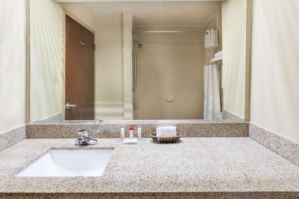 Ramada Limited Locust Grove - thumb 5