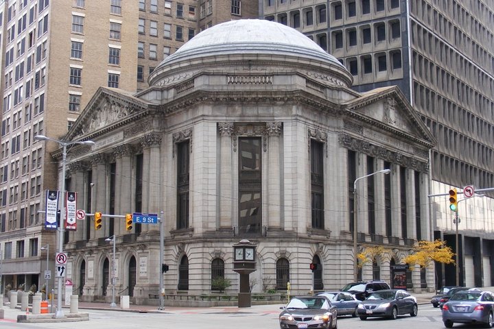 Cleveland Scavenger Hunt: A Ball Round The Mall